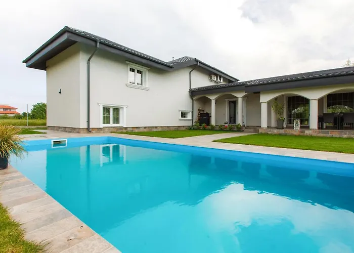 Pool House Mamaia * Năvodari