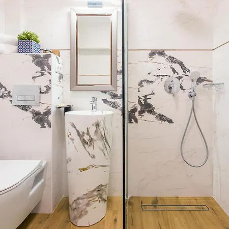 Pool House Mamaia * Năvodari