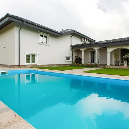 Pool House Mamaia * Năvodari