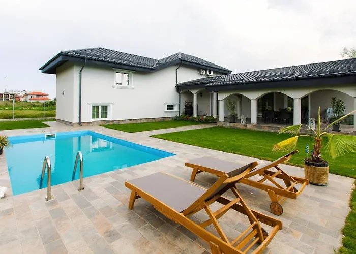 Pool House Mamaia Villa *